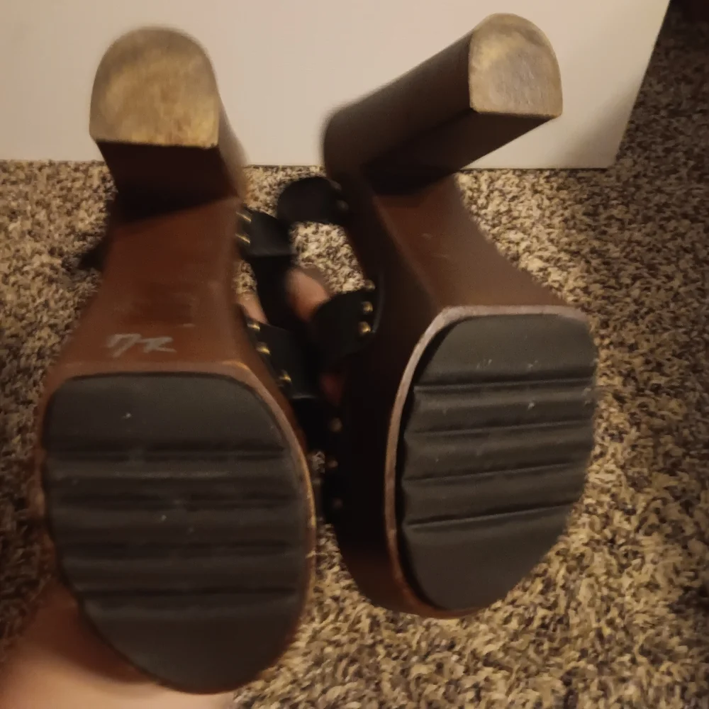 Black Wooden Platform Sandal - Picture 4 of 5